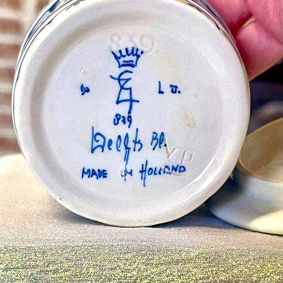 Delft Glazed Butter cup Porcelain, Hand Painted By S Dessons Blue & White Floral - Picture 4 of 8